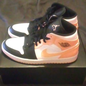 Men's size 10 Artic Orange Retro Jordan 1s
